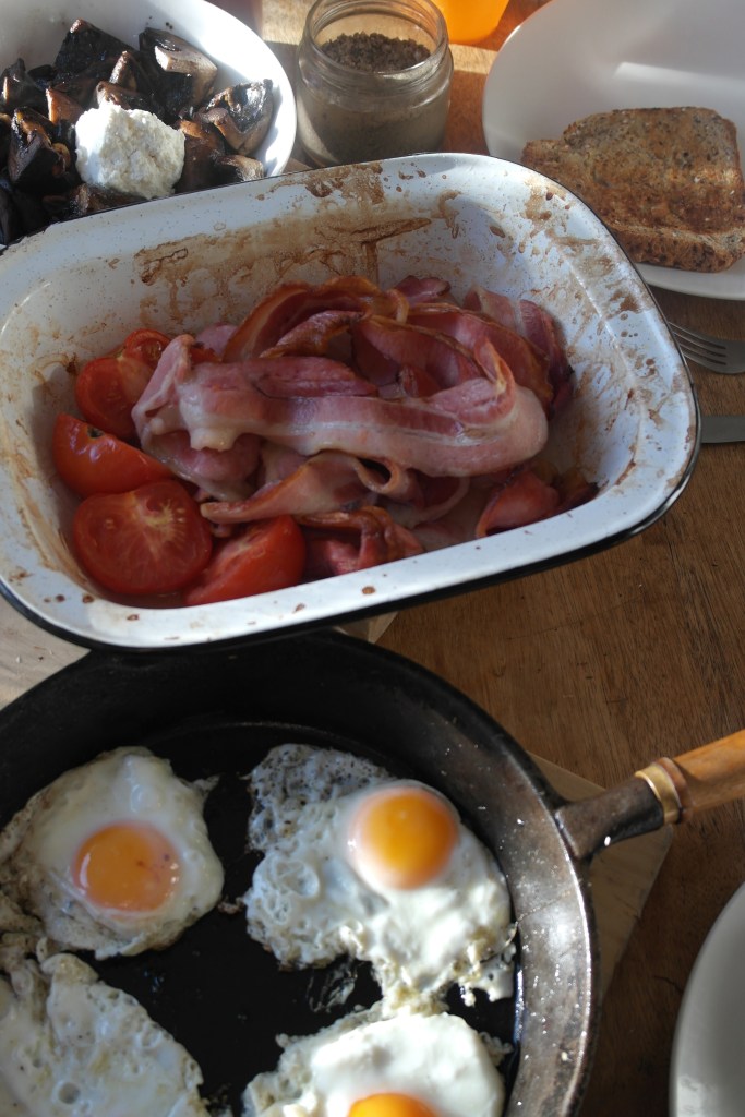 Bacon, eggs, tomato, mushrooms with goat curd, toast. I can start the day like this