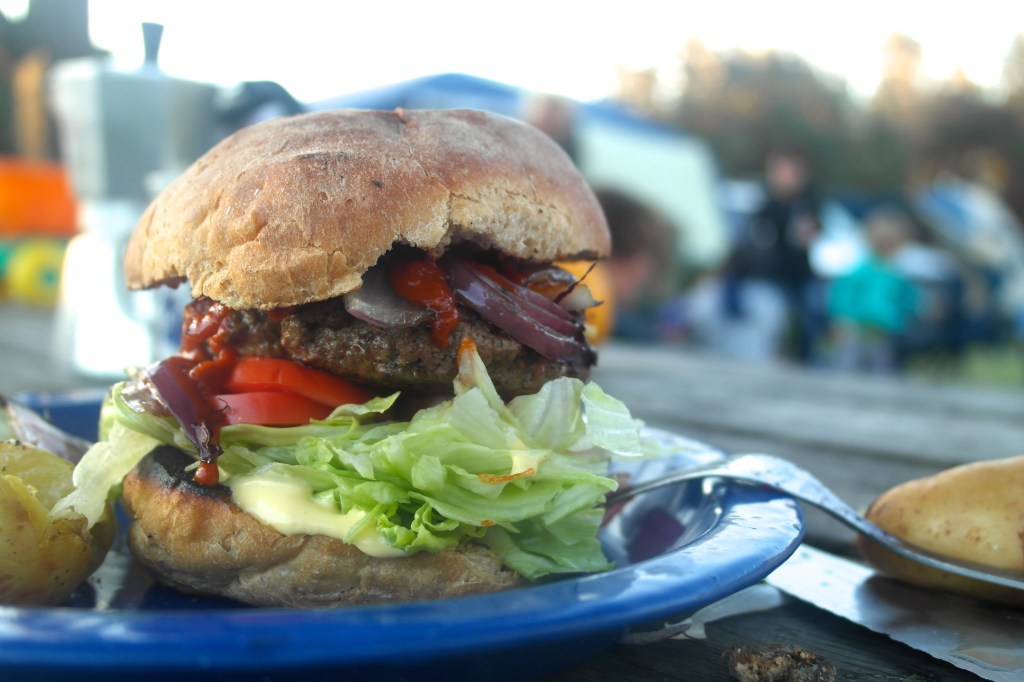 There may be a fork on the side of this plate but that was for the roast potatoes. Please believe me when I tell you I am not some kind of nutter who eats a burger with a fork… while camping for effs sake