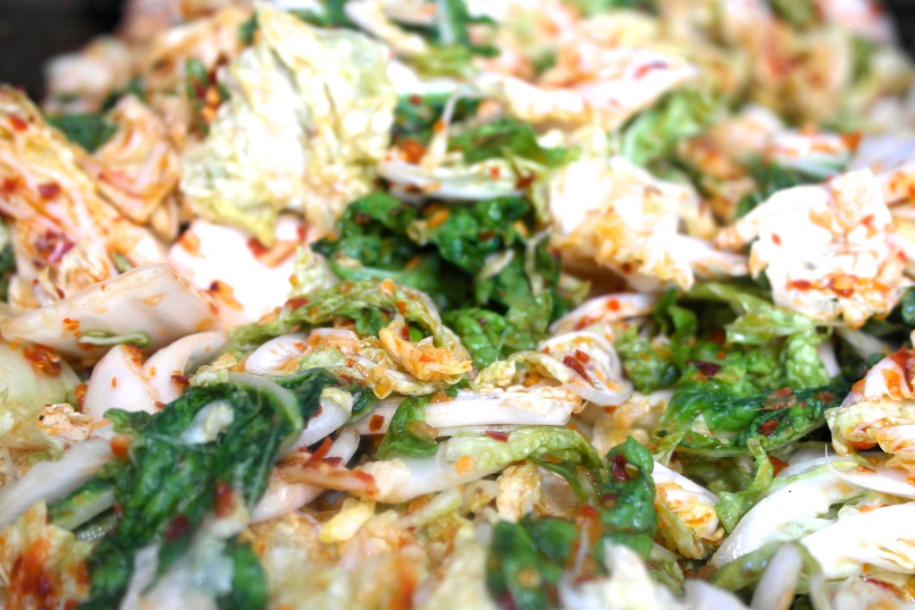 Get it into the cabbage and mixy mixy