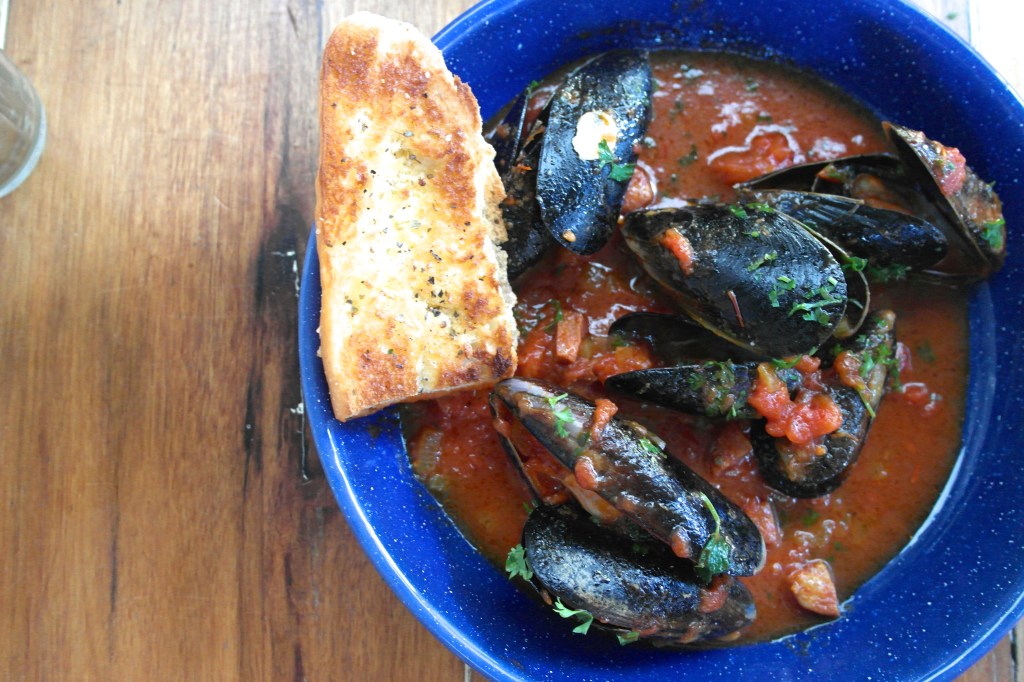 spencer gulf mussels with chorizo, tomato and saffron