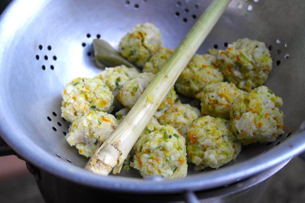I made fish balls for our curry but I decided that chunks of fish would be better... that and I truly can't be assed writing out the recipe for the fish balls